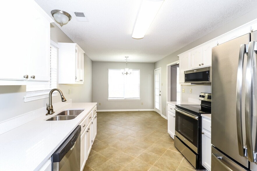 Building Photo - 6962 Lagrange Cir N