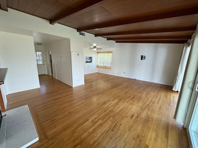 Building Photo - 3 Bedroom Single Level Home in Foothills o...