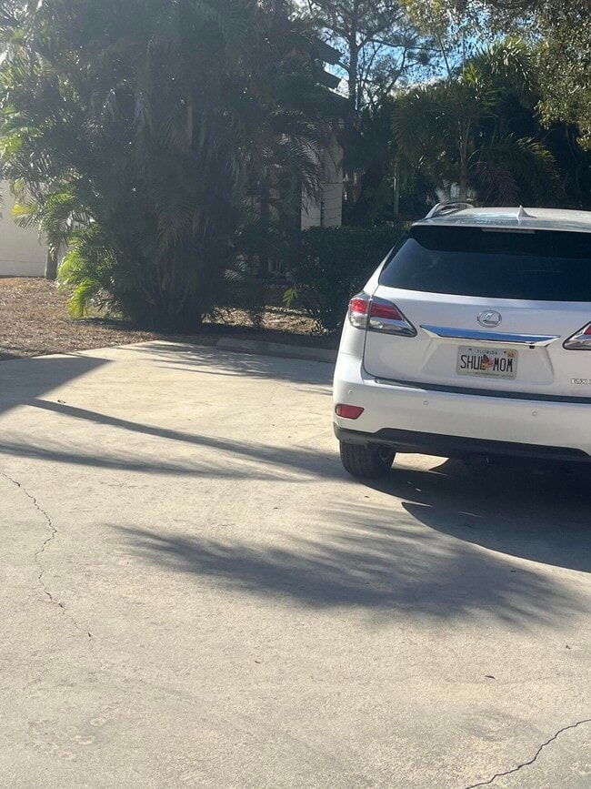 Building Photo - 1627 Hawthorne Pl