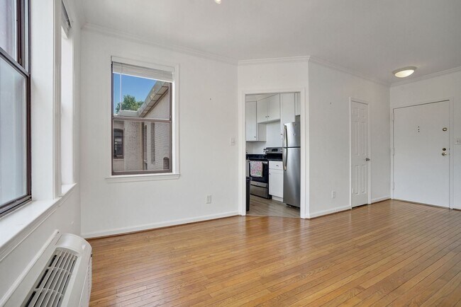 Building Photo - One month free rent with a lease start dat...