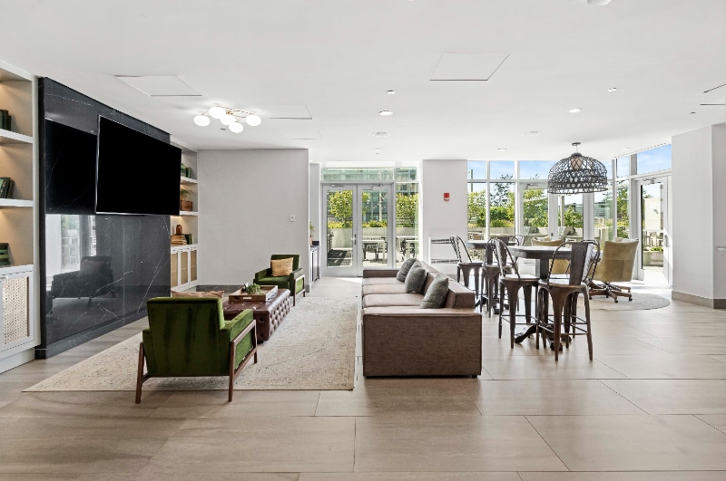 Building Photo - 200 W Hill St