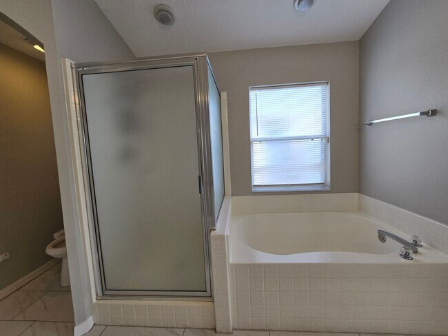 Building Photo - New Listing in Land O'Lakes