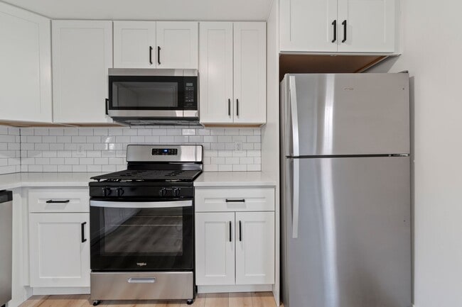 Building Photo - READY NOW! Fully RENOVATED 3 bedroom in SCOTT TOWNSHIP!