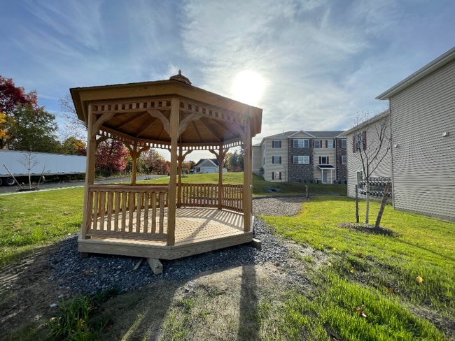 Building Photo - 540 Northend Dr