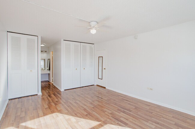 Building Photo - 8801 W Golf Rd