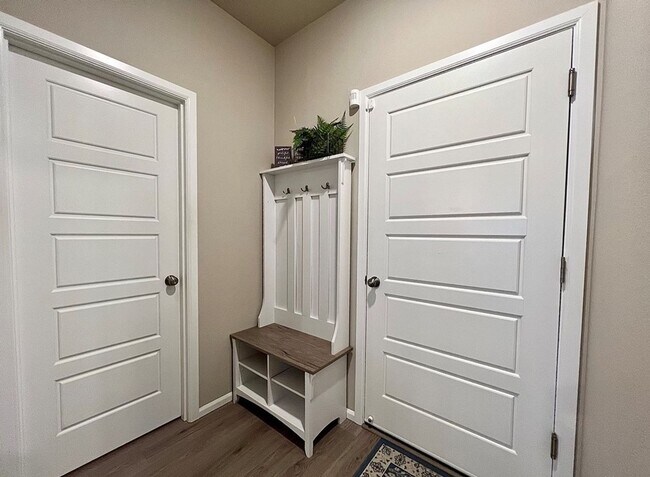 Building Photo - Beautiful Home Ten Trails Community Black Diamond
