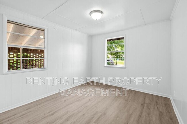 Building Photo - 108 E Ann Dr SW