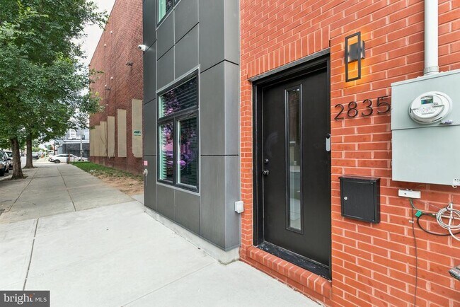 Building Photo - 2835 Edgemont St
