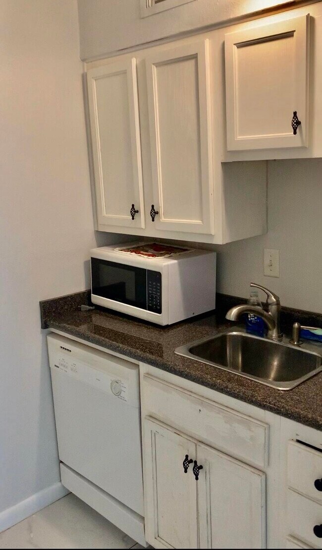 Building Photo - 209 W Miracle Strip Pkwy