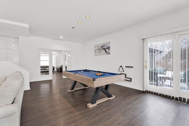 Building Photo - 3BD ROOM RANCH - PRIVATE LOT - FURNISHED -...