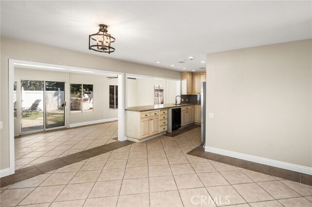 Building Photo - 1129 Iris Cir