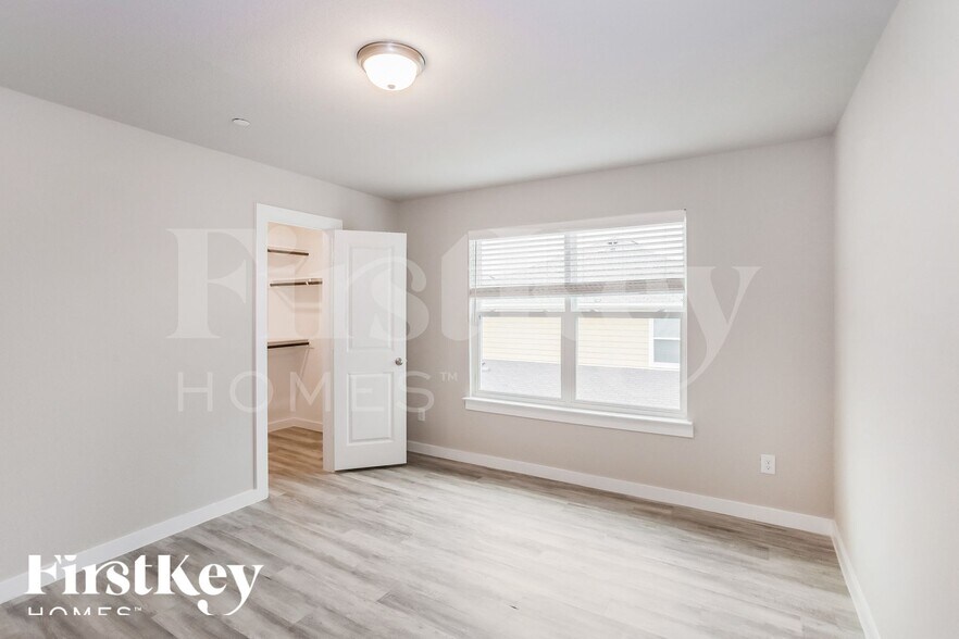 Building Photo - 323 Niki Dr