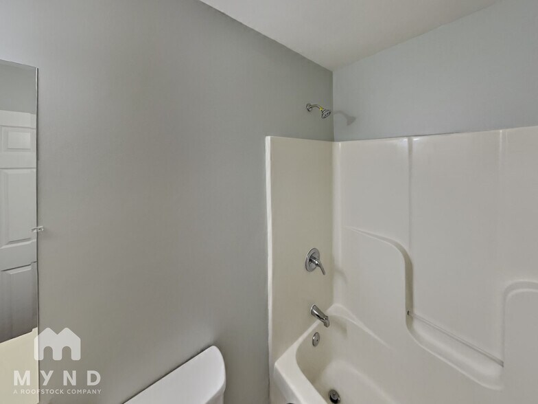Building Photo - 3604 Oakwood Rd