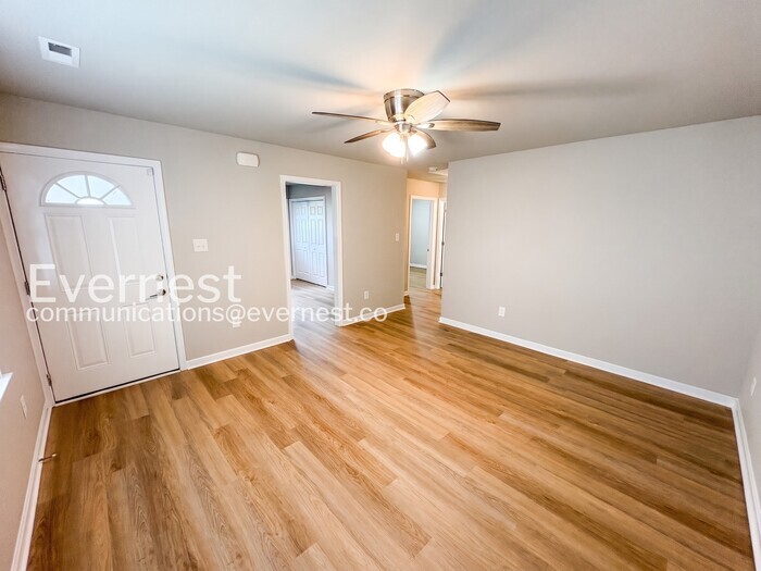 Building Photo - 15801 Meridian Ave
