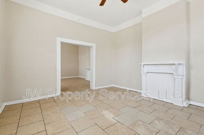 Building Photo - 2400 Dumaine St