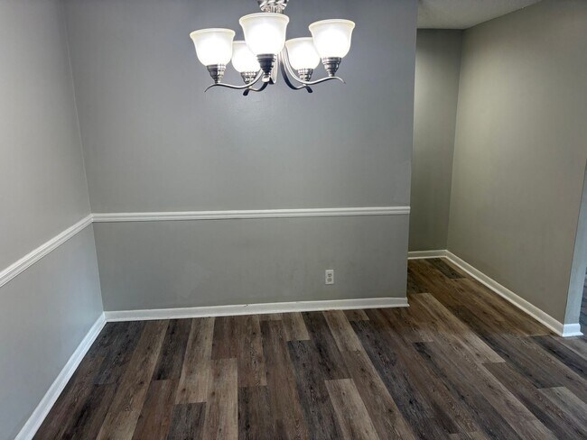 Building Photo - 515 Basswood Ave