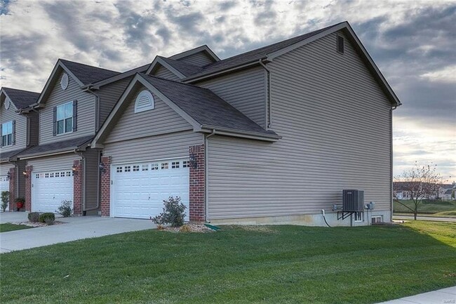Building Photo - 803 Foxgrove Dr