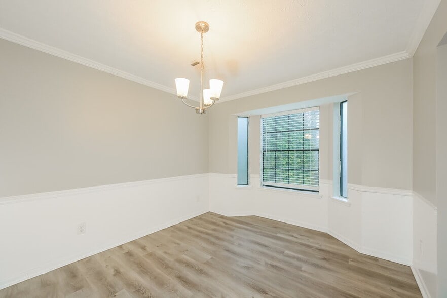 Building Photo - 1053 Mainstreet Lake Dr