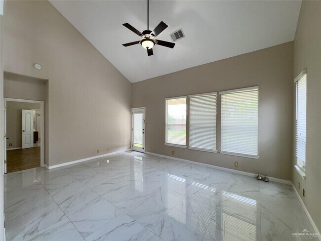 Building Photo - 37 San Sebastian St