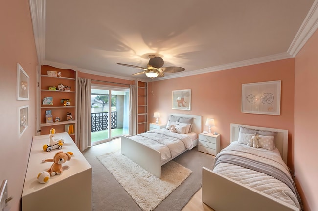 Building Photo - 4 bed 3 bath POOL on HUGE Lot!