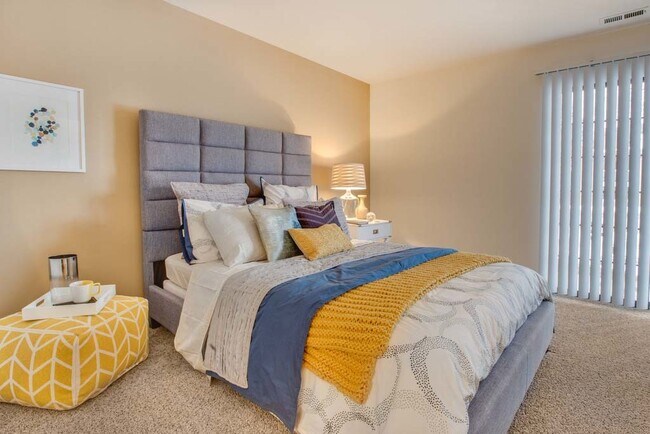 Building Photo - 15 Stirling Ln