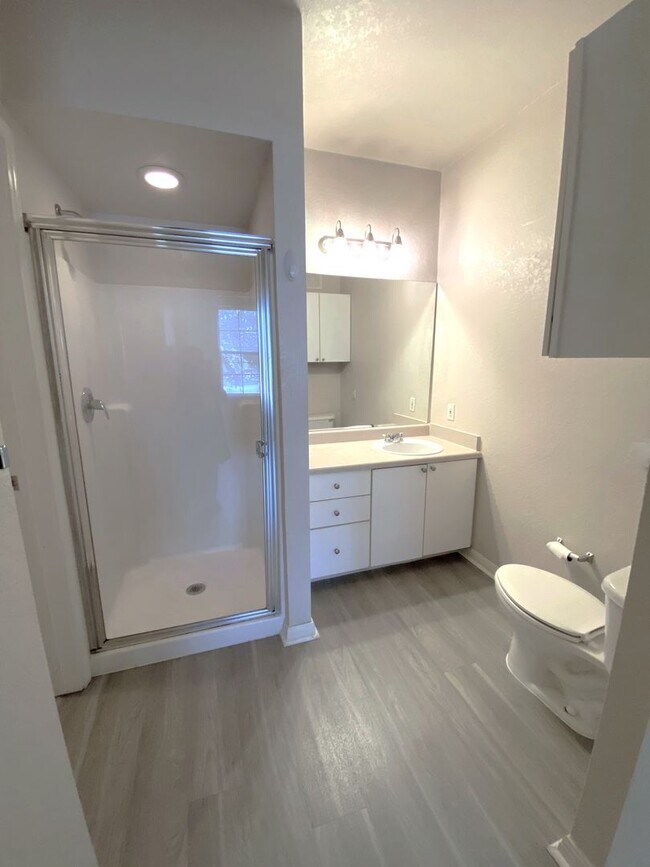 Building Photo - 1x1 New wood-look vinyl plank flooring throughout!