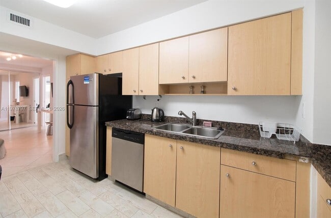 Building Photo - 9195 Collins Ave