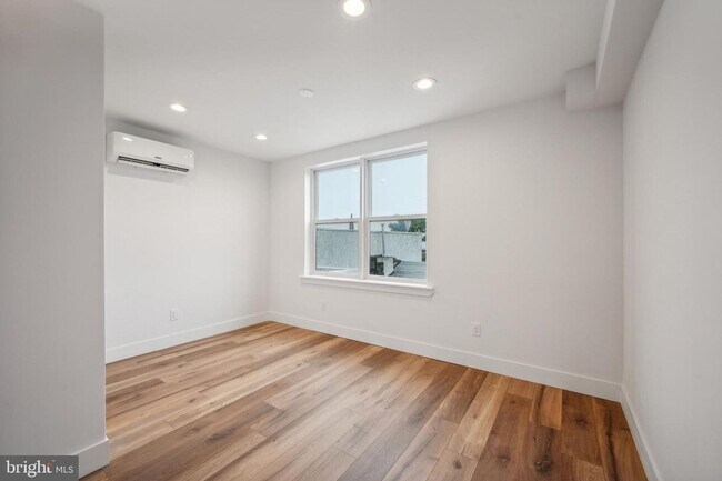 Building Photo - 1255 Leopard St