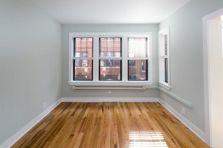 Building Photo - 4436 N Wolcott Ave