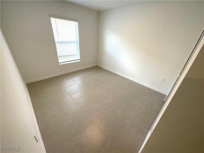 Building Photo - 11961 Savanna Lks Blvd