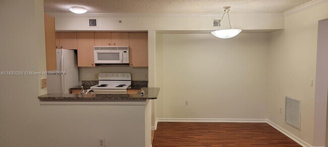 Building Photo - 2494 Centergate Dr