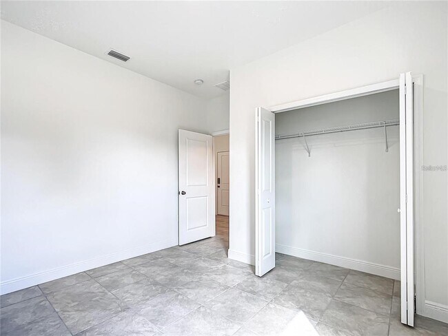 Building Photo - 406 Marion Oaks Trail