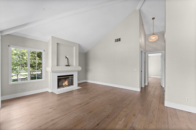 Building Photo - Beautiful 2 Bedroom Condo in Anaheim Hills !