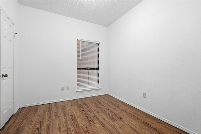 Building Photo - 9600 Royal Ln