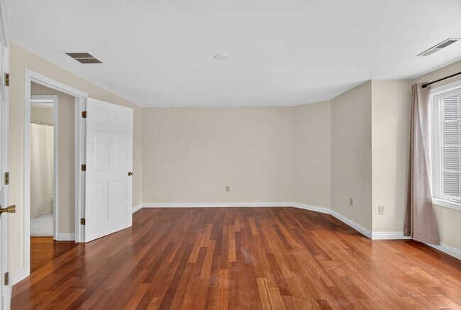 Building Photo - 128 Parker St