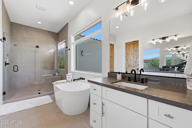 Building Photo - 6896 E Lomas Verdes Dr