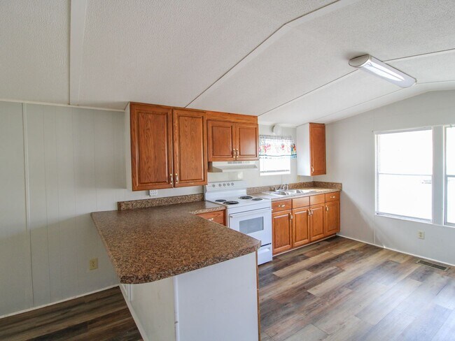 Building Photo - Move-In Ready & Lawn Care Included!