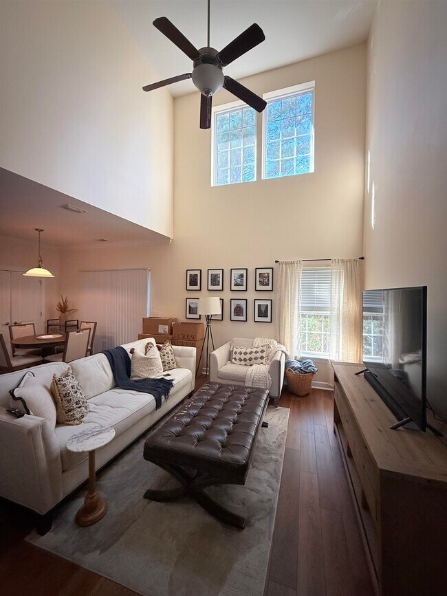 Building Photo - 1124 Fairway Ln