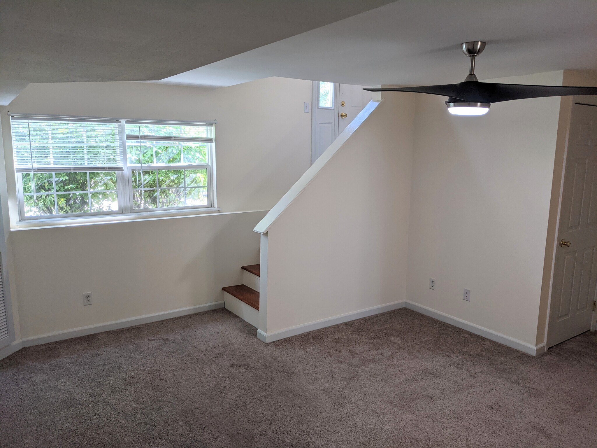 Building Photo - 1031 Arlington Ct