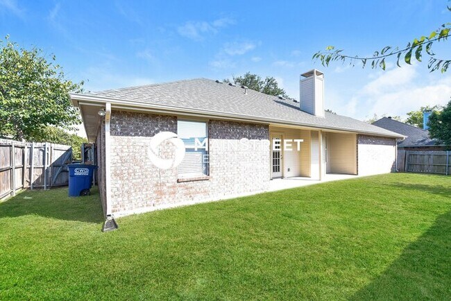 Building Photo - 3 Bedroom Pet-Friendly Home in Red Oak, TX with Main Street Renewal
