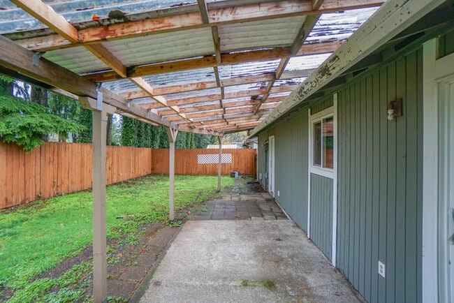 Building Photo - 13817 NE 35th Cir