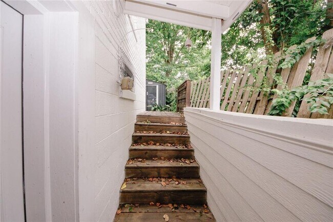 Building Photo - 895 Durant Pl NE