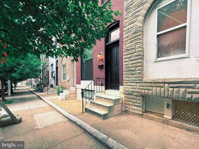 Building Photo - 715 N Patterson Park Ave