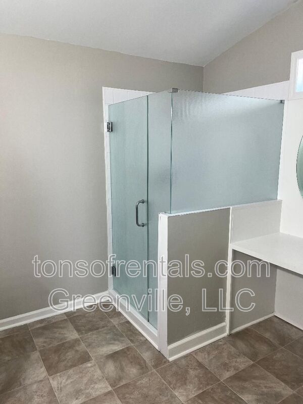 Building Photo - 7 Stonington Way