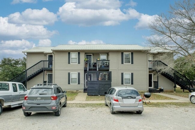 Building Photo - 502 Willow St