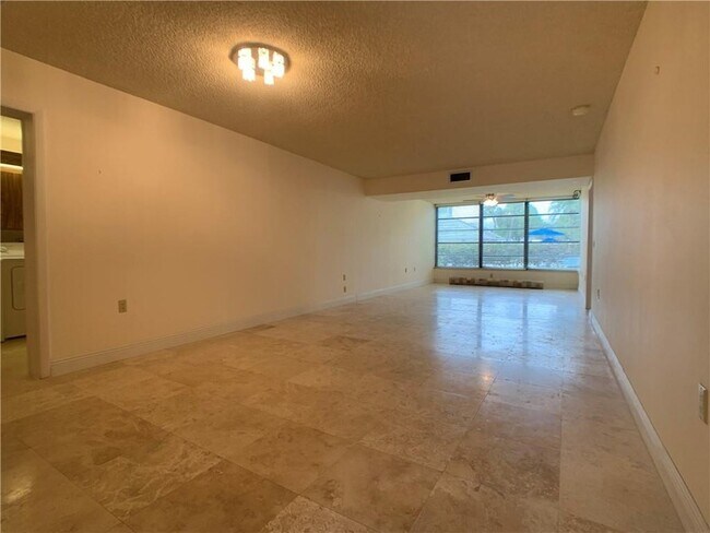 Building Photo - 1721 Whitehall Dr