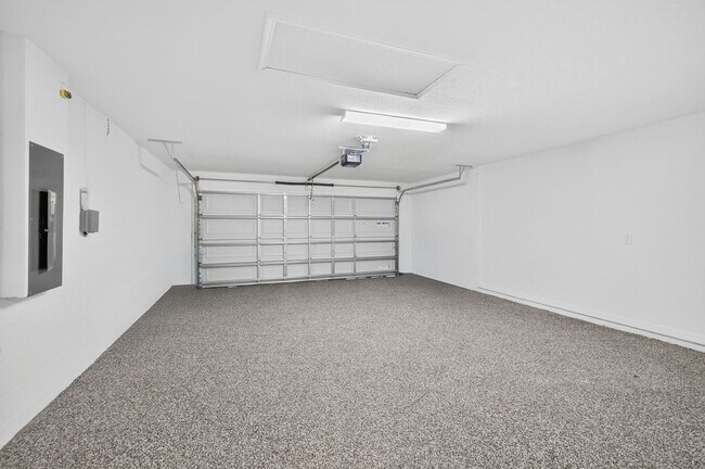 Building Photo - New Spacious 4 Bed - W/Amenities!