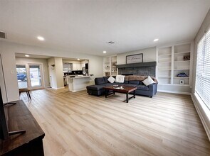 Building Photo - 9332 Derrik Dr