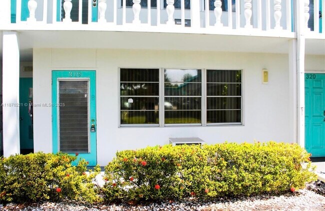 Building Photo - 319 Newport V