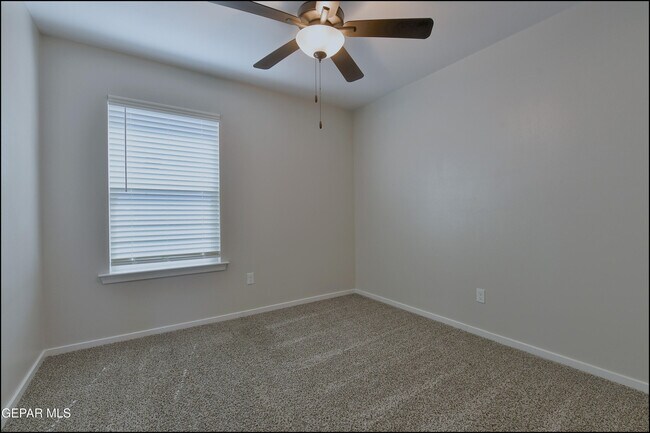 Building Photo - 516 Logwood Ave